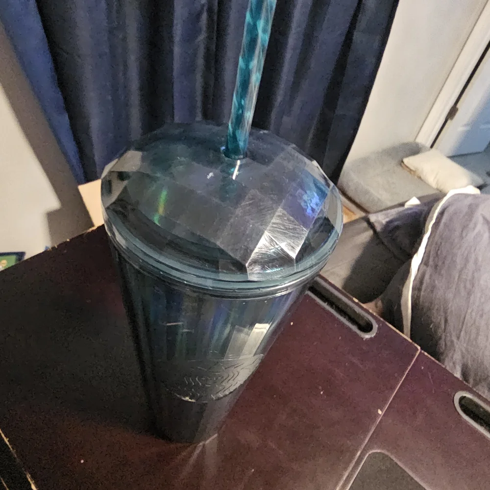 NEW STARBUCKS IRIDESCENT OCEAN BLUE KALEIDOSCOPE FACETED DOMED VENTI TUMBLER CUP